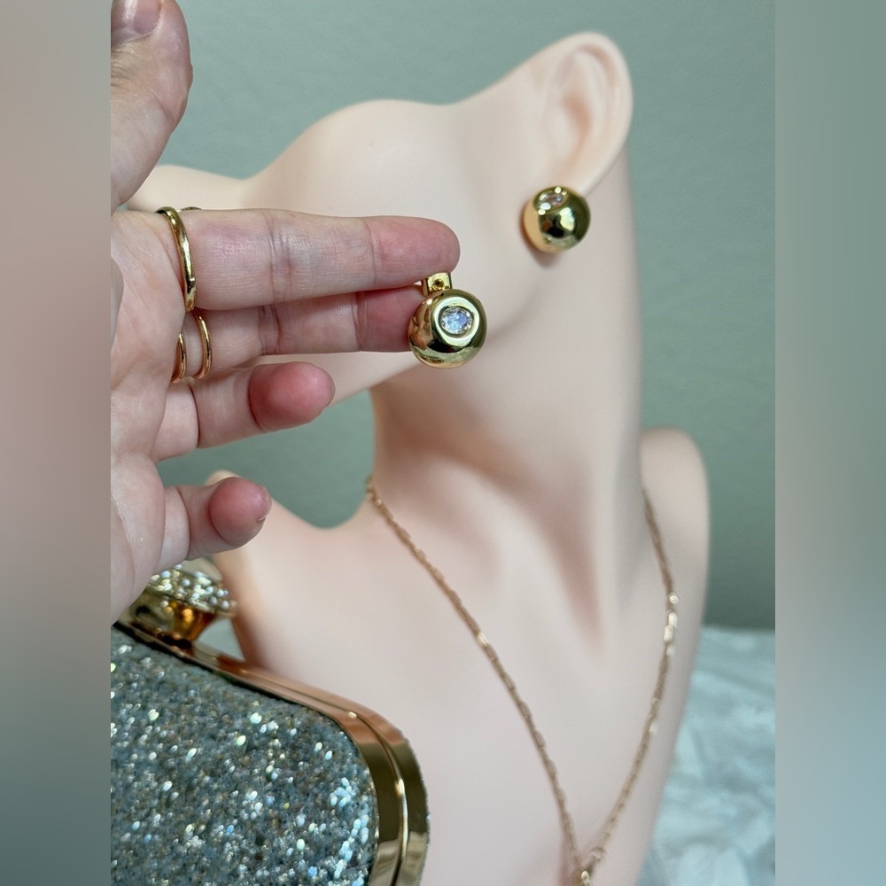 Italian Design Gold Stud Brass Earrings With Crystal - Picture 5 of 8